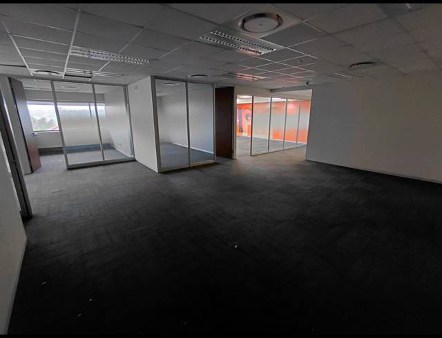 1,960M² OFFICE TO LET IN WOODMEAD